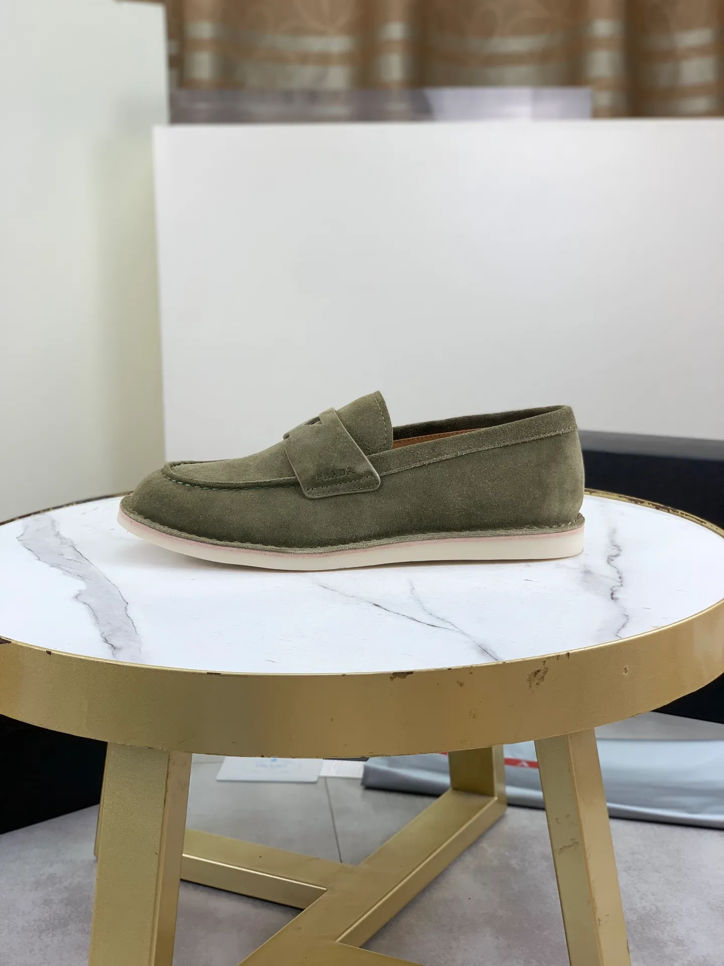 Factory price P740 💰Original quality, top version🔱 ＰＲＡＤＡPrada. Men's business casual leather shoes, top quality cow leather. 1:1 shipment ⬆️Luxurious and noble, all made of imported original first-layer fine suede cowhide, just to create a more comfortable wearing experience. Upper: original comfortable open-edge bead-rubbed calfskin ➕Top imported water-dyed full cow lining, original high-end lightweight and comfortable TPU combination bottom ✔️Code number: 39-44 (38 45 Can be customized)